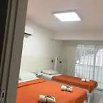 Oda ve Kahvaltı White Küçükköy
