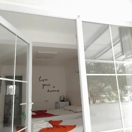 White Oda ve Kahvaltı *