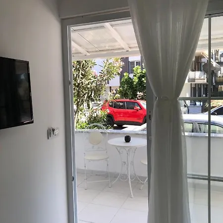 White לינה וארוחת בוקר