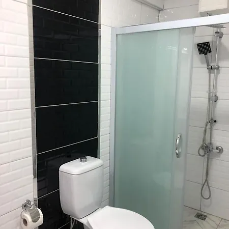 White לינה וארוחת בוקר