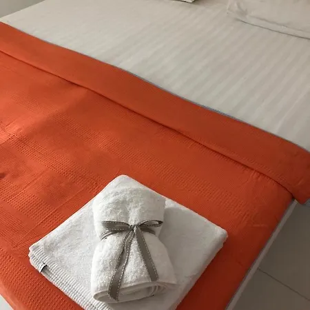 White לינה וארוחת בוקר