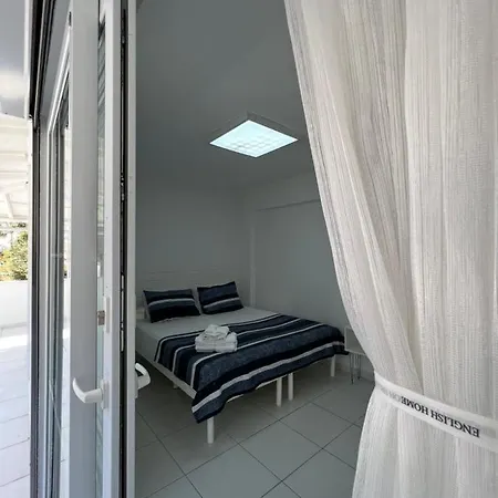 לינה וארוחת בוקר White