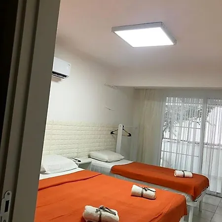 Bed & Breakfast White