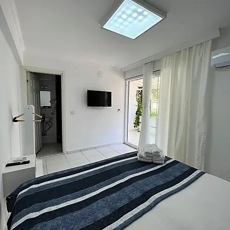 Bed & Breakfast White